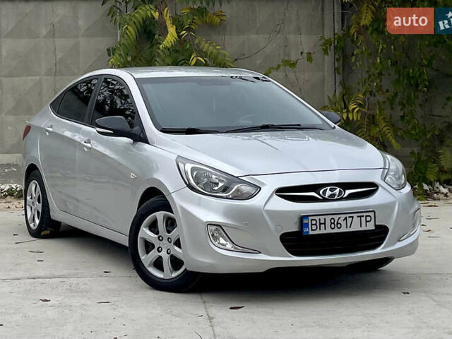 Хендай Акцент 2011 у Одесі на Automoto.ua Сірий Хендай Акцент, об'ємом двигуна 1.4 л та пробігом 184 тис. км за 7200 $, фото 4 на Automoto.ua