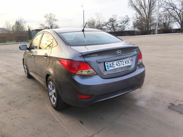 Серый Хендай Акцент, объемом двигателя 1.6 л и пробегом 251 тыс. км за 4900 $, фото 2 на Automoto.ua