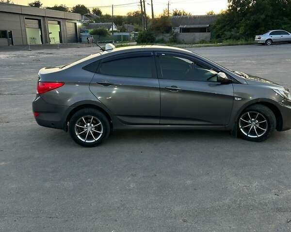 Серый Хендай Акцент, объемом двигателя 1.4 л и пробегом 187 тыс. км за 5800 $, фото 1 на Automoto.ua