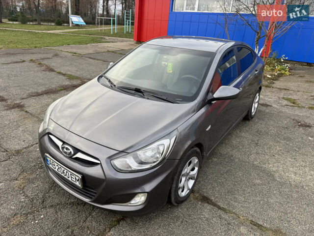Серый Хендай Акцент, объемом двигателя 1.4 л и пробегом 206 тыс. км за 6400 $, фото 5 на Automoto.ua