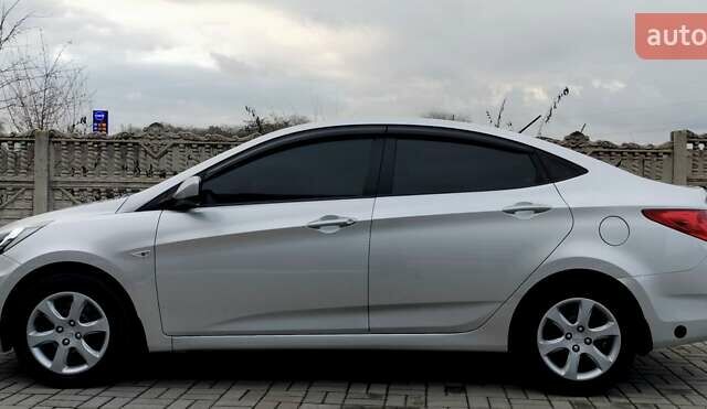 Серый Хендай Акцент, объемом двигателя 1.4 л и пробегом 175 тыс. км за 7500 $, фото 4 на Automoto.ua