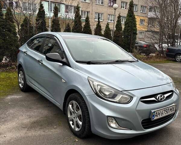 Серый Хендай Акцент, объемом двигателя 1.4 л и пробегом 140 тыс. км за 6800 $, фото 4 на Automoto.ua