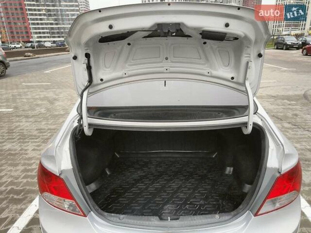 Серый Хендай Акцент, объемом двигателя 1.4 л и пробегом 104 тыс. км за 7600 $, фото 9 на Automoto.ua