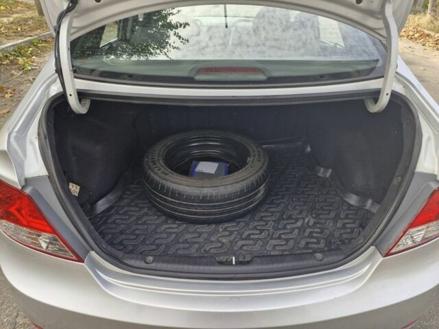 Серый Хендай Акцент, объемом двигателя 1.4 л и пробегом 173 тыс. км за 6800 $, фото 14 на Automoto.ua