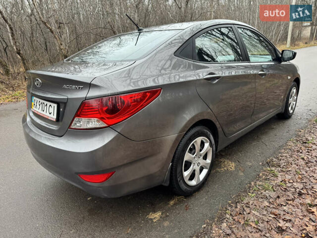 Серый Хендай Акцент, объемом двигателя 1.4 л и пробегом 125 тыс. км за 7500 $, фото 16 на Automoto.ua