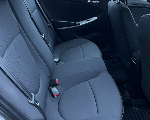 Серый Хендай Акцент, объемом двигателя 1.4 л и пробегом 79 тыс. км за 8100 $, фото 21 на Automoto.ua