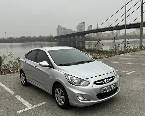 Серый Хендай Акцент, объемом двигателя 1.4 л и пробегом 180 тыс. км за 8100 $, фото 3 на Automoto.ua