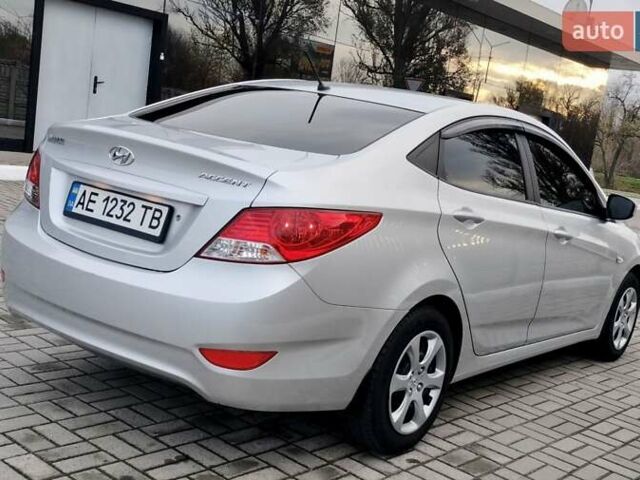 Серый Хендай Акцент, объемом двигателя 1.4 л и пробегом 175 тыс. км за 7500 $, фото 6 на Automoto.ua