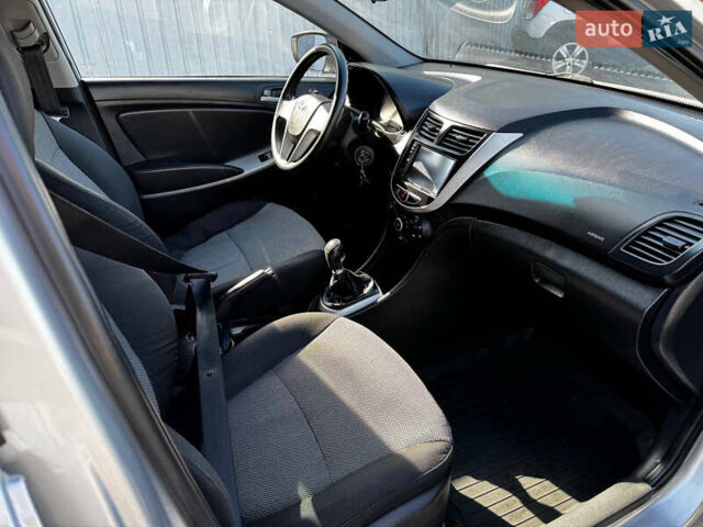 Сірий Хендай Акцент, об'ємом двигуна 1.4 л та пробігом 200 тис. км за 6300 $, фото 11 на Automoto.ua