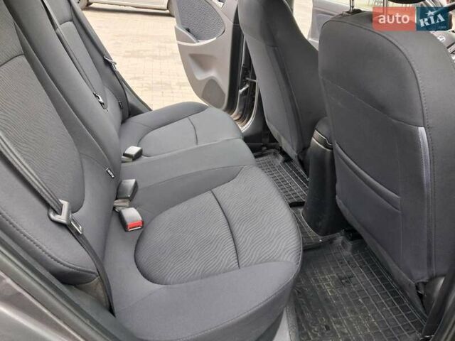 Серый Хендай Акцент, объемом двигателя 1.6 л и пробегом 109 тыс. км за 6700 $, фото 8 на Automoto.ua