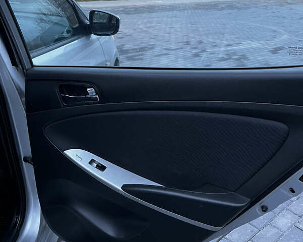 Серый Хендай Акцент, объемом двигателя 1.4 л и пробегом 79 тыс. км за 8100 $, фото 20 на Automoto.ua