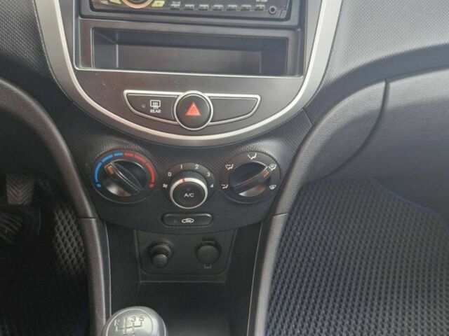 Серый Хендай Акцент, объемом двигателя 1.4 л и пробегом 173 тыс. км за 6800 $, фото 16 на Automoto.ua