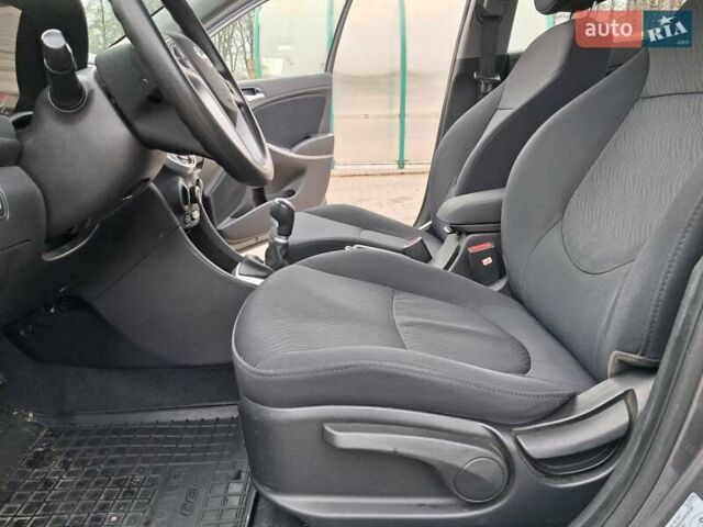 Серый Хендай Акцент, объемом двигателя 1.6 л и пробегом 109 тыс. км за 6700 $, фото 3 на Automoto.ua