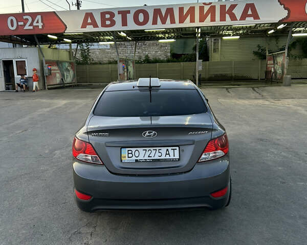 Серый Хендай Акцент, объемом двигателя 1.4 л и пробегом 187 тыс. км за 5800 $, фото 3 на Automoto.ua