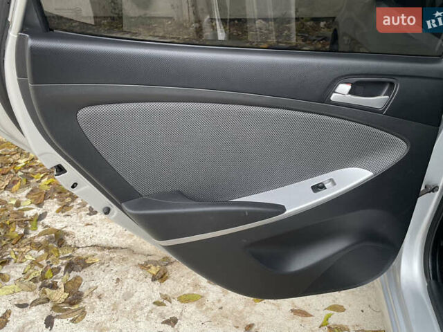 Хендай Акцент 2011 у Одесі на Automoto.ua Сірий Хендай Акцент, об'ємом двигуна 1.4 л та пробігом 184 тис. км за 7200 $, фото 53 на Automoto.ua