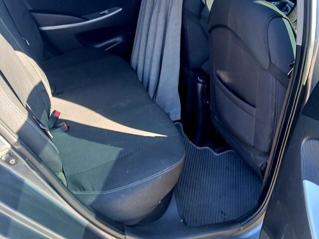 Серый Хендай Акцент, объемом двигателя 1.4 л и пробегом 229 тыс. км за 6500 $, фото 4 на Automoto.ua