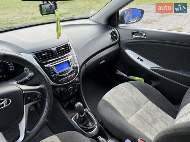 Серый Хендай Акцент, объемом двигателя 1.4 л и пробегом 206 тыс. км за 6400 $, фото 34 на Automoto.ua