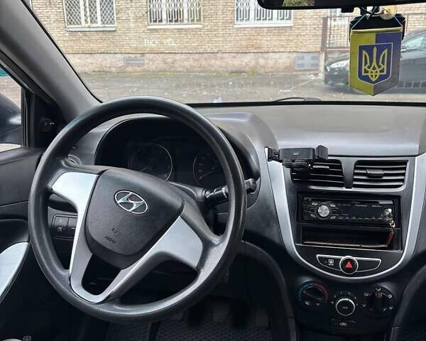Серый Хендай Акцент, объемом двигателя 1.4 л и пробегом 140 тыс. км за 6800 $, фото 2 на Automoto.ua