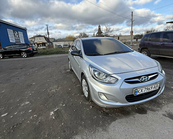 Серый Хендай Акцент, объемом двигателя 1.4 л и пробегом 242 тыс. км за 6100 $, фото 5 на Automoto.ua