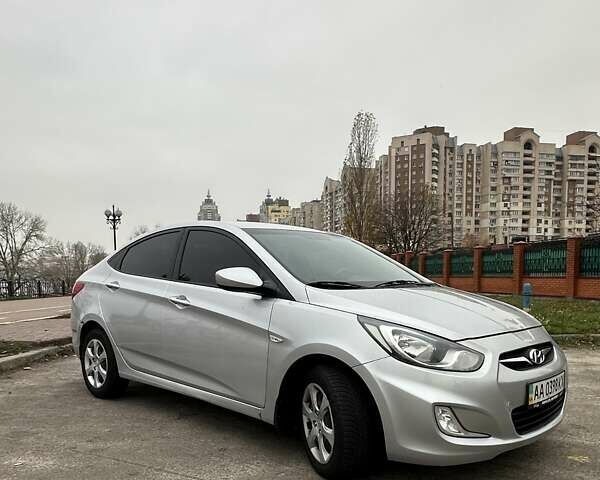 Серый Хендай Акцент, объемом двигателя 1.4 л и пробегом 180 тыс. км за 8100 $, фото 38 на Automoto.ua