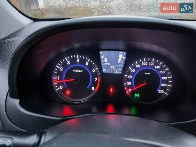 Серый Хендай Акцент, объемом двигателя 1.4 л и пробегом 177 тыс. км за 6100 $, фото 13 на Automoto.ua