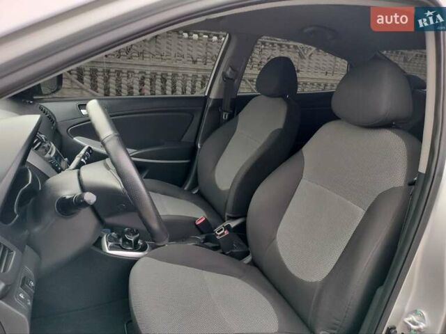 Серый Хендай Акцент, объемом двигателя 1.4 л и пробегом 175 тыс. км за 7500 $, фото 28 на Automoto.ua