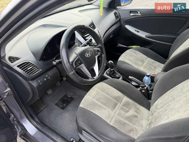 Серый Хендай Акцент, объемом двигателя 1.4 л и пробегом 206 тыс. км за 6400 $, фото 29 на Automoto.ua