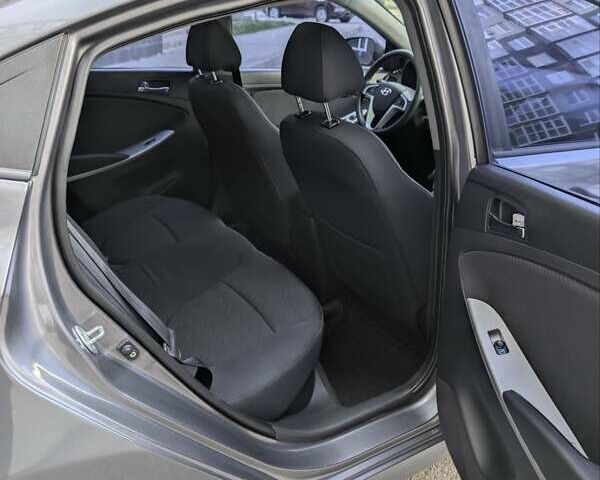 Серый Хендай Акцент, объемом двигателя 1.4 л и пробегом 233 тыс. км за 6250 $, фото 23 на Automoto.ua