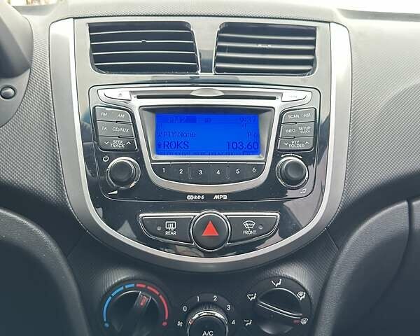 Серый Хендай Акцент, объемом двигателя 1.4 л и пробегом 180 тыс. км за 8100 $, фото 18 на Automoto.ua