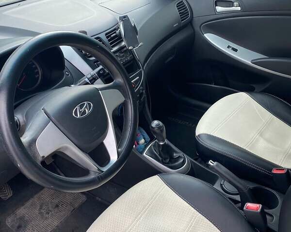 Серый Хендай Акцент, объемом двигателя 1.4 л и пробегом 164 тыс. км за 7199 $, фото 6 на Automoto.ua