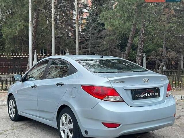 Сірий Хендай Акцент, об'ємом двигуна 1.4 л та пробігом 172 тис. км за 7299 $, фото 5 на Automoto.ua
