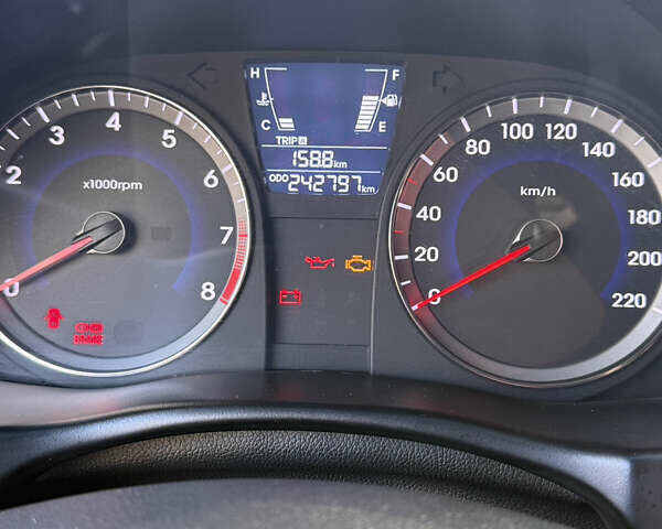 Серый Хендай Акцент, объемом двигателя 1.4 л и пробегом 242 тыс. км за 6100 $, фото 9 на Automoto.ua