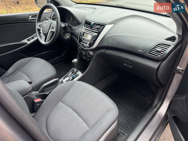 Серый Хендай Акцент, объемом двигателя 1.4 л и пробегом 125 тыс. км за 7500 $, фото 14 на Automoto.ua