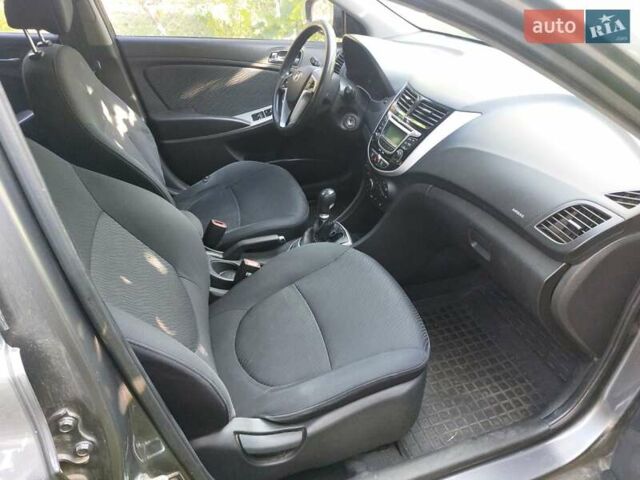 Хендай Акцент 2011 в Житомире на Automoto.ua Серый Хендай Акцент, объемом двигателя 1.4 л и пробегом 320 тыс. км за 6100 $, фото 4 на Automoto.ua