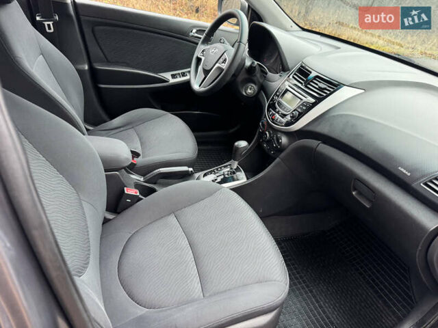 Серый Хендай Акцент, объемом двигателя 1.4 л и пробегом 125 тыс. км за 7500 $, фото 8 на Automoto.ua