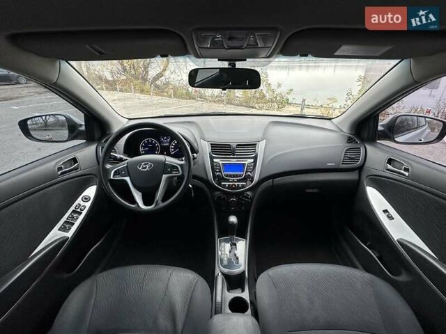 Серый Хендай Акцент, объемом двигателя 1.4 л и пробегом 180 тыс. км за 8100 $, фото 21 на Automoto.ua