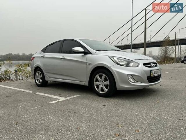 Серый Хендай Акцент, объемом двигателя 1.4 л и пробегом 180 тыс. км за 8100 $, фото 4 на Automoto.ua