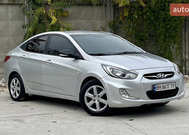 Хендай Акцент 2011 у Одесі на Automoto.ua Сірий Хендай Акцент, об'ємом двигуна 1.4 л та пробігом 184 тис. км за 7200 $, фото 6 на Automoto.ua