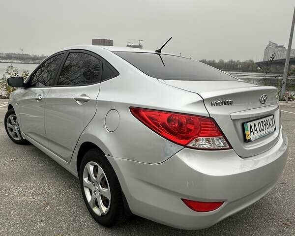Серый Хендай Акцент, объемом двигателя 1.4 л и пробегом 180 тыс. км за 8100 $, фото 1 на Automoto.ua