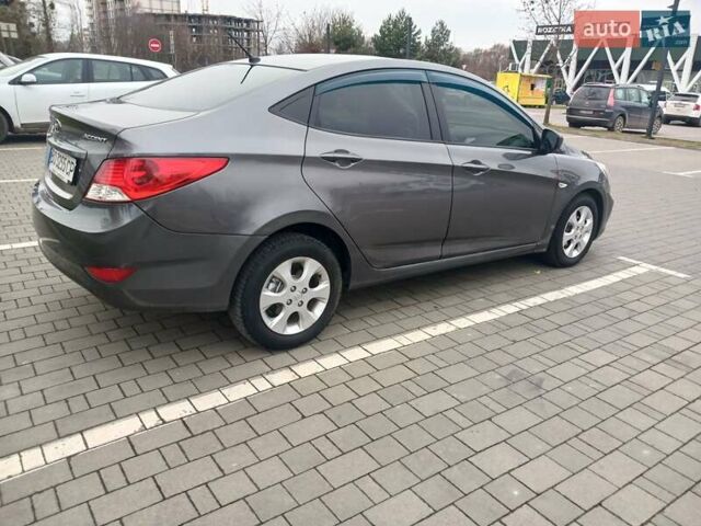 Серый Хендай Акцент, объемом двигателя 1.4 л и пробегом 238 тыс. км за 5950 $, фото 3 на Automoto.ua