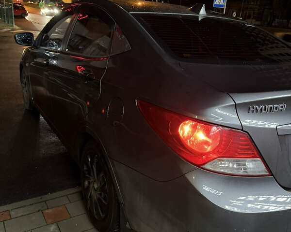 Сірий Хендай Акцент, об'ємом двигуна 1.4 л та пробігом 197 тис. км за 5500 $, фото 5 на Automoto.ua