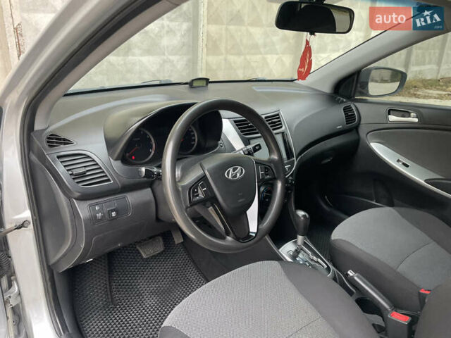 Хендай Акцент 2011 у Одесі на Automoto.ua Сірий Хендай Акцент, об'ємом двигуна 1.4 л та пробігом 184 тис. км за 7200 $, фото 33 на Automoto.ua