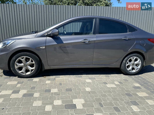 Серый Хендай Акцент, объемом двигателя 1.4 л и пробегом 200 тыс. км за 6950 $, фото 5 на Automoto.ua