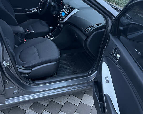 Серый Хендай Акцент, объемом двигателя 1.6 л и пробегом 194 тыс. км за 7900 $, фото 23 на Automoto.ua