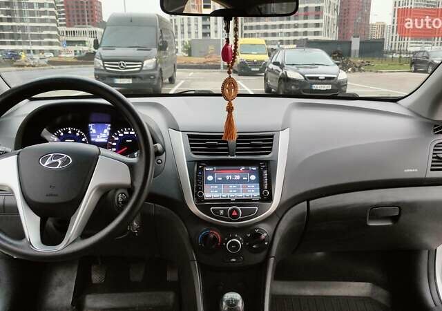 Серый Хендай Акцент, объемом двигателя 1.4 л и пробегом 104 тыс. км за 7600 $, фото 4 на Automoto.ua