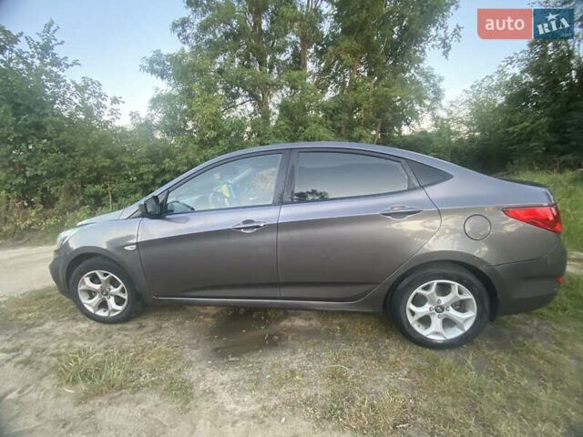 Серый Хендай Акцент, объемом двигателя 1.4 л и пробегом 200 тыс. км за 6950 $, фото 4 на Automoto.ua