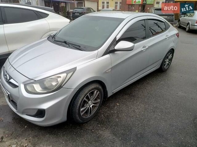 Серый Хендай Акцент, объемом двигателя 1.4 л и пробегом 316 тыс. км за 5800 $, фото 4 на Automoto.ua