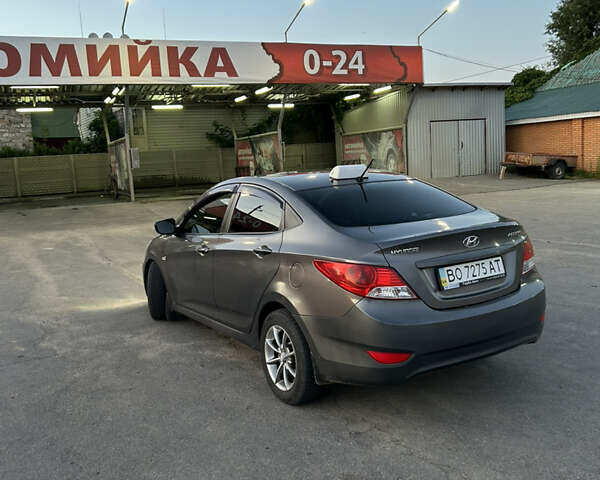 Серый Хендай Акцент, объемом двигателя 1.4 л и пробегом 187 тыс. км за 5800 $, фото 4 на Automoto.ua