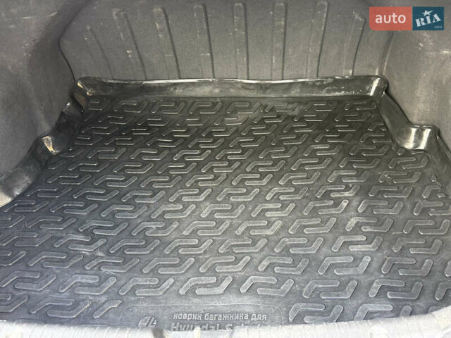 Серый Хендай Акцент, объемом двигателя 1.4 л и пробегом 242 тыс. км за 6100 $, фото 12 на Automoto.ua