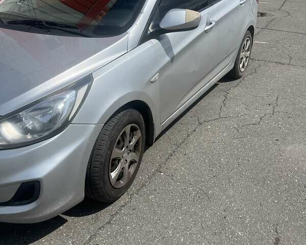 Хендай Акцент 2011 в Харькове на Automoto.ua Серый Хендай Акцент, объемом двигателя 1.4 л и пробегом 84 тыс. км за 5000 $, фото 3 на Automoto.ua
